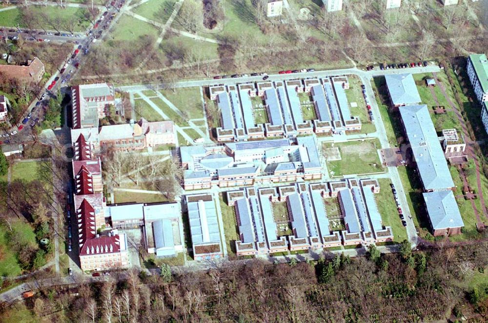 Aerial image Berlin-Weißensee - Gelände des St.-Joseph Krankenhaus an der Hansastraße / Indira-Ghandi-Straße in Berlin-Weißensee