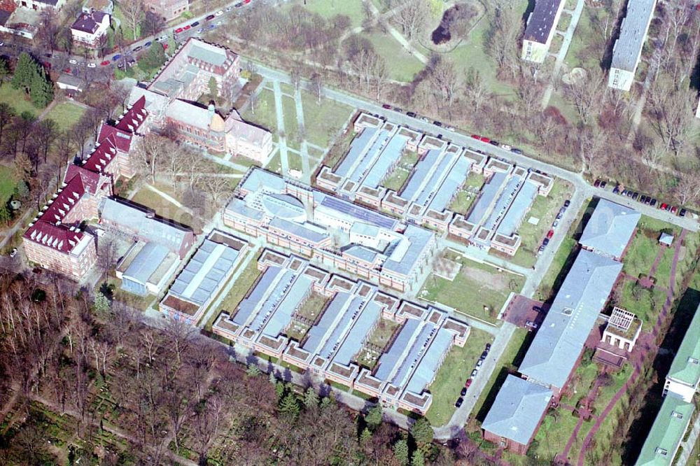 Aerial photograph Berlin-Weißensee - Gelände des St.-Joseph Krankenhaus an der Hansastraße / Indira-Ghandi-Straße in Berlin-Weißensee