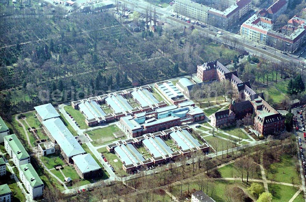 Berlin-Weißensee from above - Gelände des St.-Joseph Krankenhaus an der Hansastraße / Indira-Ghandi-Straße in Berlin-Weißensee