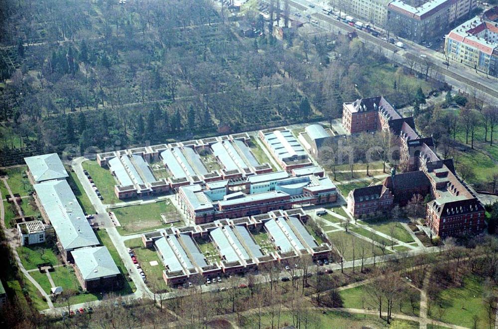 Berlin-Weißensee from the bird's eye view: Gelände des St.-Joseph Krankenhaus an der Hansastraße / Indira-Ghandi-Straße in Berlin-Weißensee