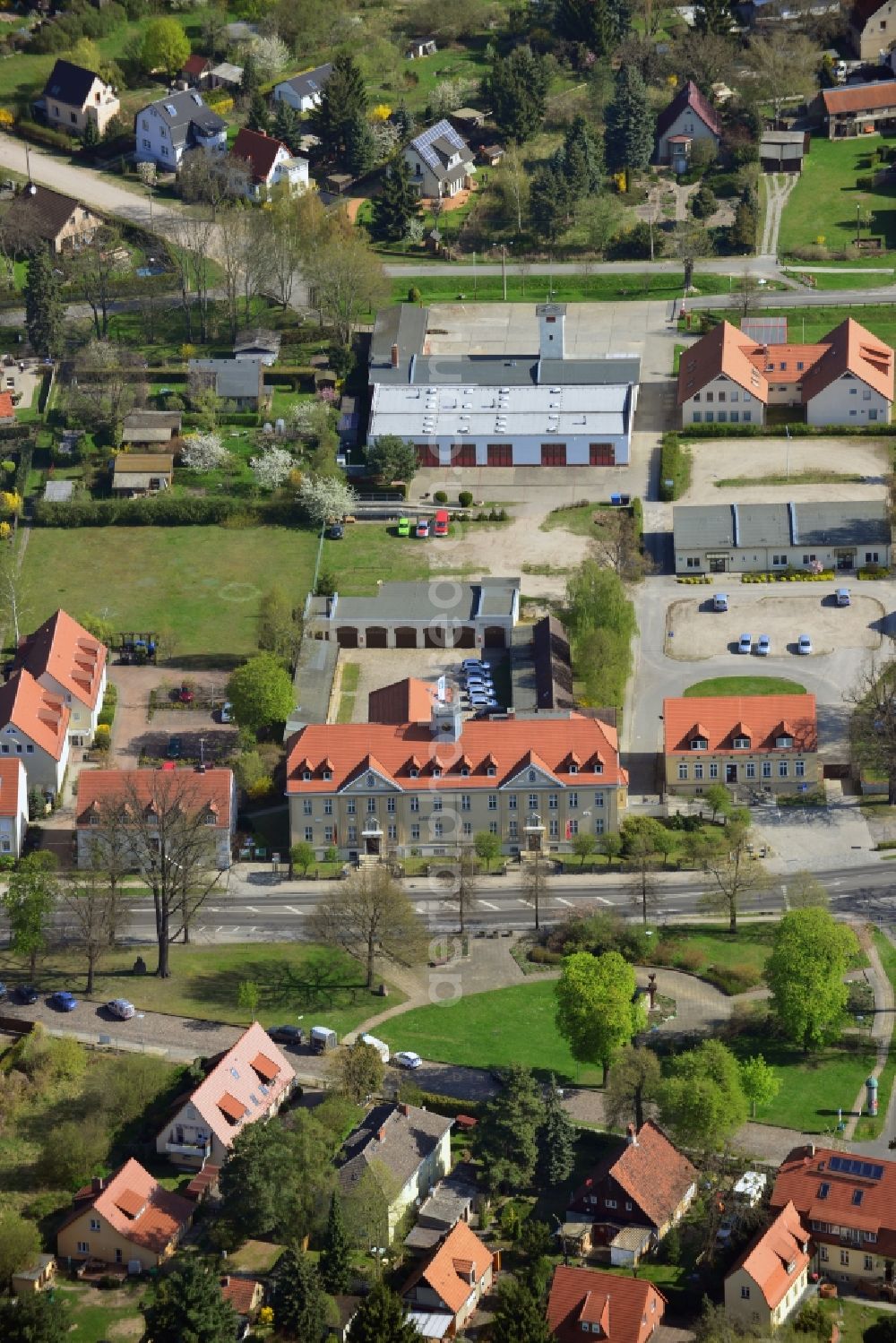 Aerial image Falkensee - Site of the city council and the fire at the town hall on the Falkenhagener street in Falkensee in Brandenburg