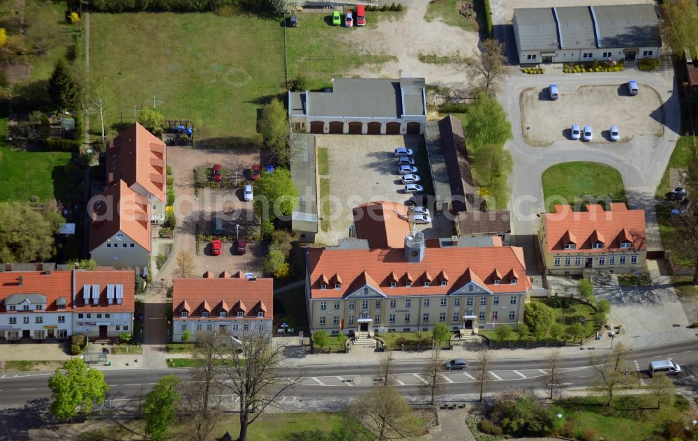 Aerial photograph Falkensee - Site of the city council and the fire at the town hall on the Falkenhagener street in Falkensee in Brandenburg