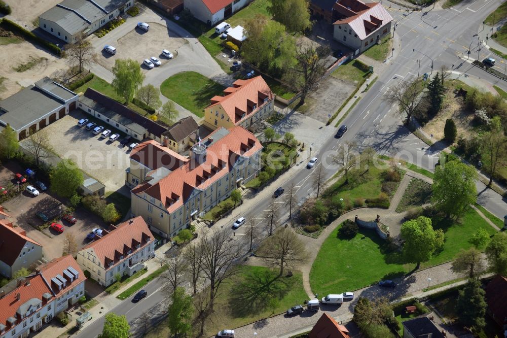 Aerial photograph Falkensee - Site of the city council and the fire at the town hall on the Falkenhagener street in Falkensee in Brandenburg