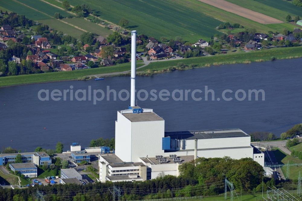 Geesthacht OT Krümmel from above - Site of the decommissioned nuclear power plant Krümmel on the banks of the Elbe River, right on the Geesthacht district Krümmel in Schleswig-Holstein. Operator is the nuclear power plant crumbs GmbH & Co. oHG, which is owned in half E.ON and Vattenfall Europe Nuclear Power Nuclear Energy. The operatorship is at Vattenfall