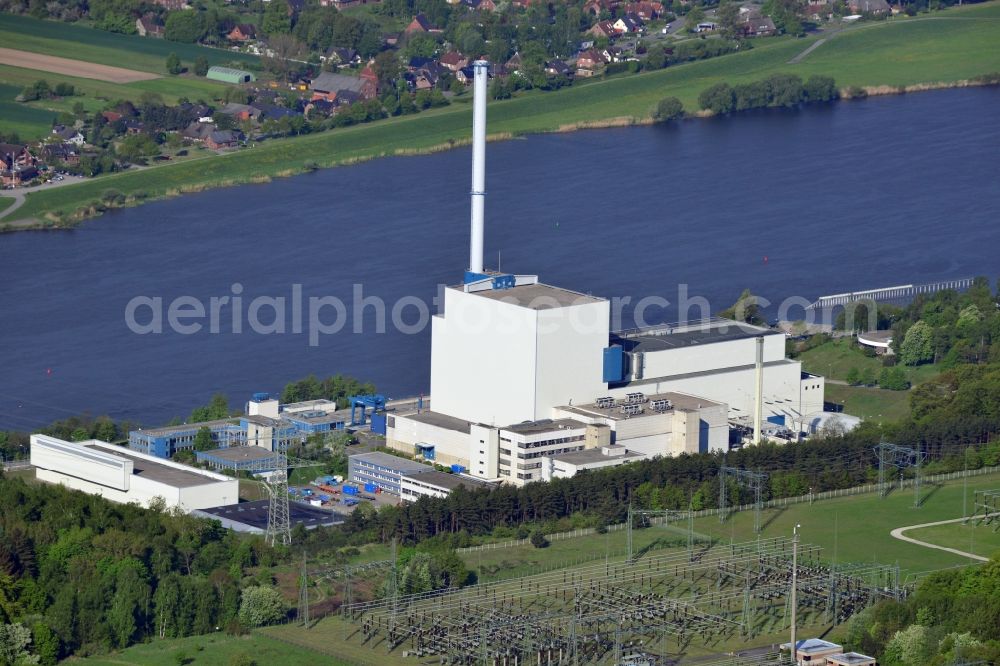 Aerial image Geesthacht OT Krümmel - Site of the decommissioned nuclear power plant Krümmel on the banks of the Elbe River, right on the Geesthacht district Krümmel in Schleswig-Holstein. Operator is the nuclear power plant crumbs GmbH & Co. oHG, which is owned in half E.ON and Vattenfall Europe Nuclear Power Nuclear Energy. The operatorship is at Vattenfall