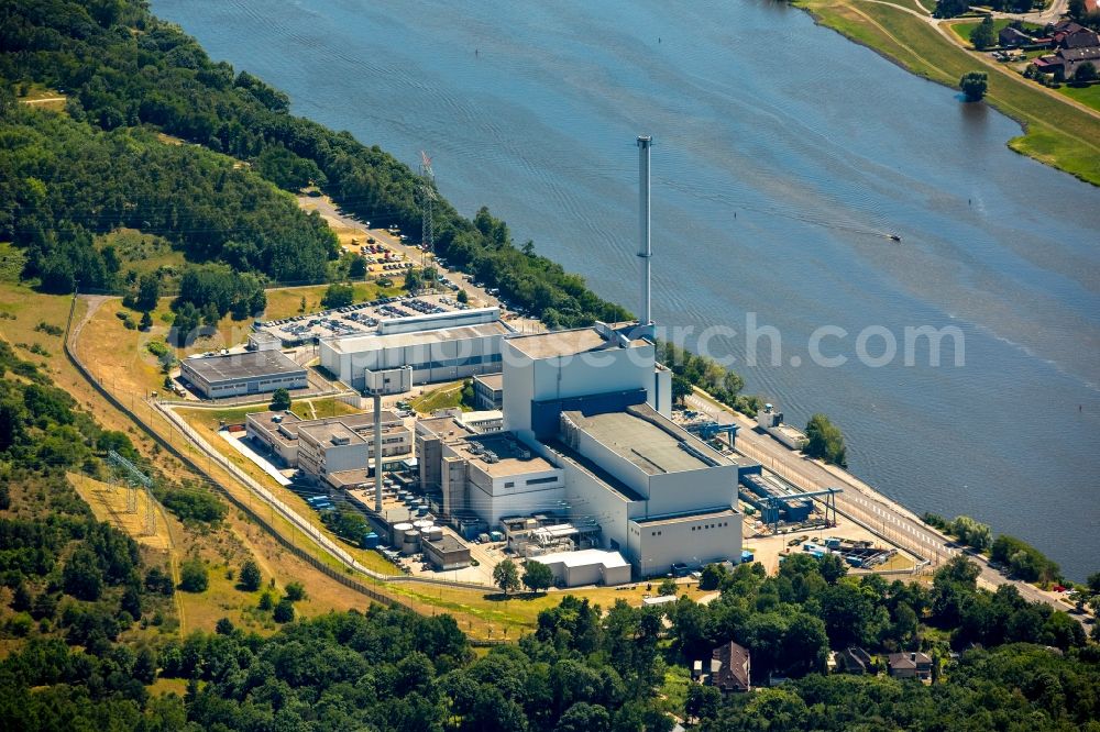 Krümmel, Geesthacht from the bird's eye view: Site of the decommissioned nuclear power plant Kruemmel on the banks of the Elbe River, right on the Geesthacht district Kruemmel in Schleswig-Holstein. Operator is the nuclear power plant crumbs GmbH & Co. oHG, which is owned in half E.ON and Vattenfall Europe Nuclear Power Nuclear Energy. The operatorship is at Vattenfall