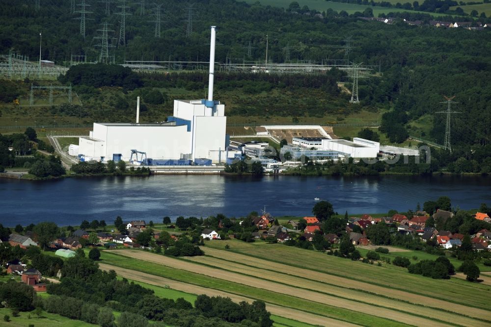 Aerial photograph Geesthacht - Site of the decommissioned nuclear power plant Kruemmel on the banks of the Elbe River, right on the Geesthacht district Kruemmel in Schleswig-Holstein. Operator is the nuclear power plant crumbs GmbH & Co. oHG, which is owned in half E.ON and Vattenfall Europe Nuclear Power Nuclear Energy. The operatorship is at Vattenfall