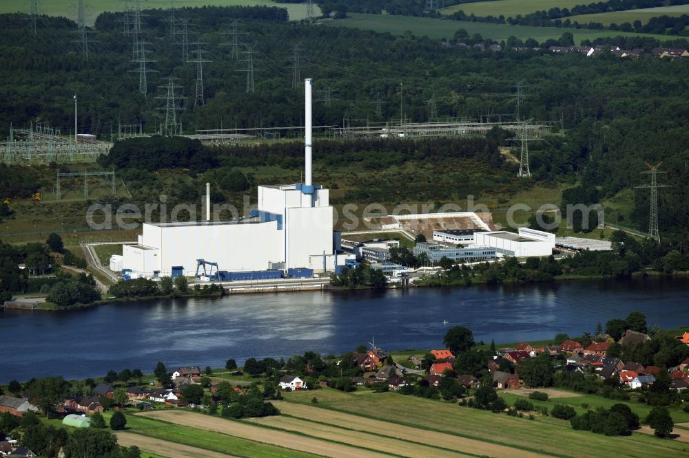 Geesthacht from above - Site of the decommissioned nuclear power plant Kruemmel on the banks of the Elbe River, right on the Geesthacht district Kruemmel in Schleswig-Holstein. Operator is the nuclear power plant crumbs GmbH & Co. oHG, which is owned in half E.ON and Vattenfall Europe Nuclear Power Nuclear Energy. The operatorship is at Vattenfall