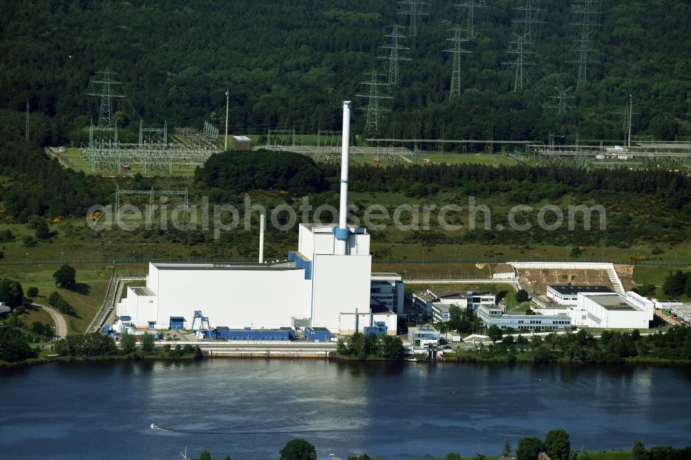 Aerial image Geesthacht - Site of the decommissioned nuclear power plant Kruemmel on the banks of the Elbe River, right on the Geesthacht district Kruemmel in Schleswig-Holstein. Operator is the nuclear power plant crumbs GmbH & Co. oHG, which is owned in half E.ON and Vattenfall Europe Nuclear Power Nuclear Energy. The operatorship is at Vattenfall