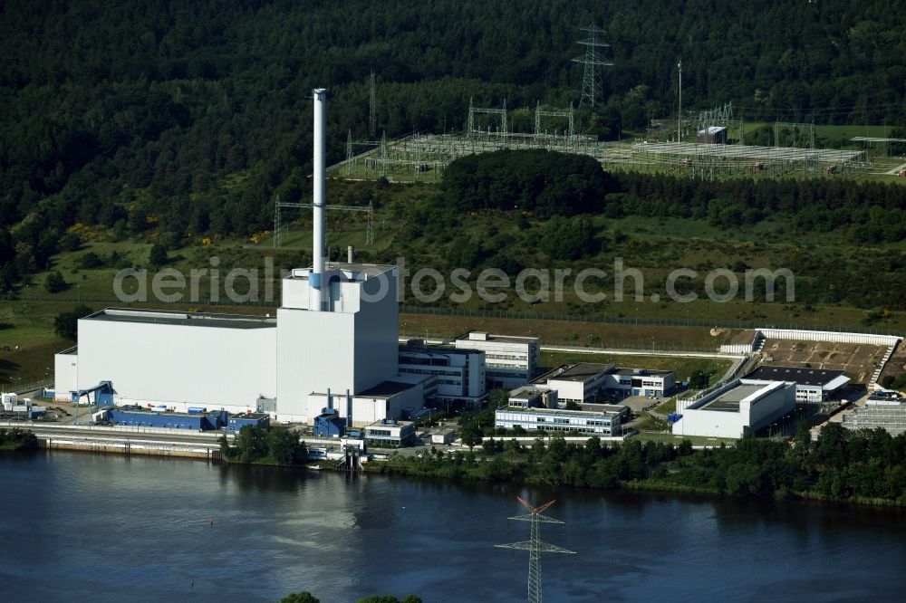 Aerial photograph Geesthacht - Site of the decommissioned nuclear power plant Kruemmel on the banks of the Elbe River, right on the Geesthacht district Kruemmel in Schleswig-Holstein. Operator is the nuclear power plant crumbs GmbH & Co. oHG, which is owned in half E.ON and Vattenfall Europe Nuclear Power Nuclear Energy. The operatorship is at Vattenfall