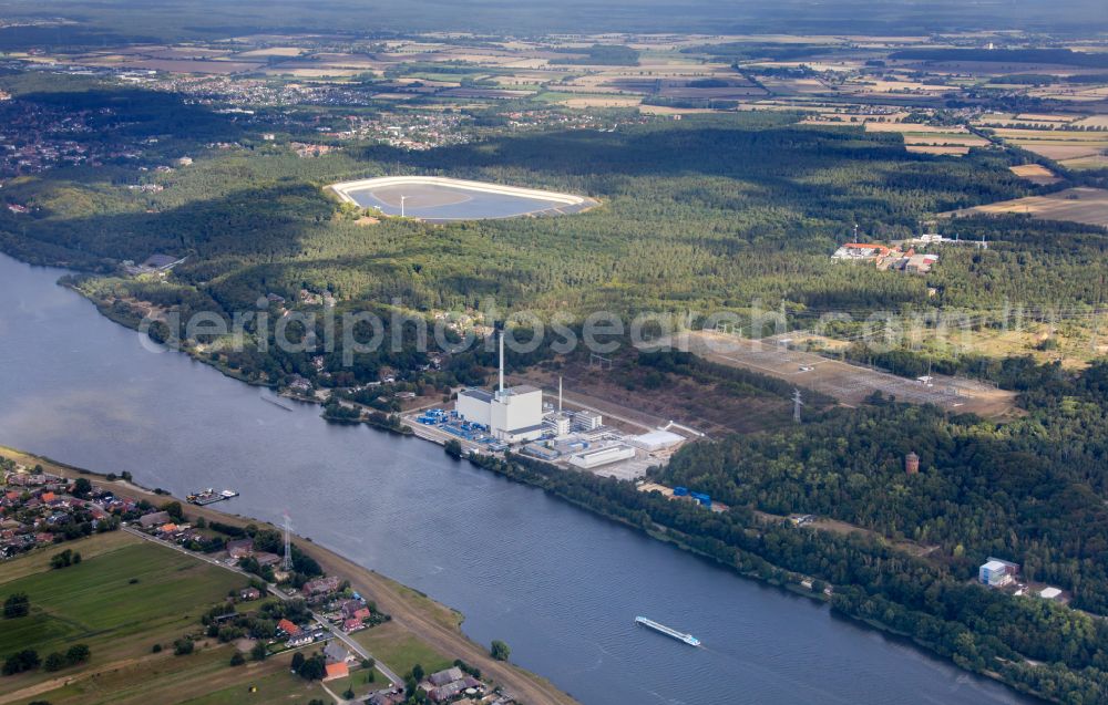 Geesthacht from the bird's eye view: Site of the decommissioned nuclear power plant Kruemmel on the banks of the Elbe River, right on the Geesthacht district Kruemmel in Schleswig-Holstein