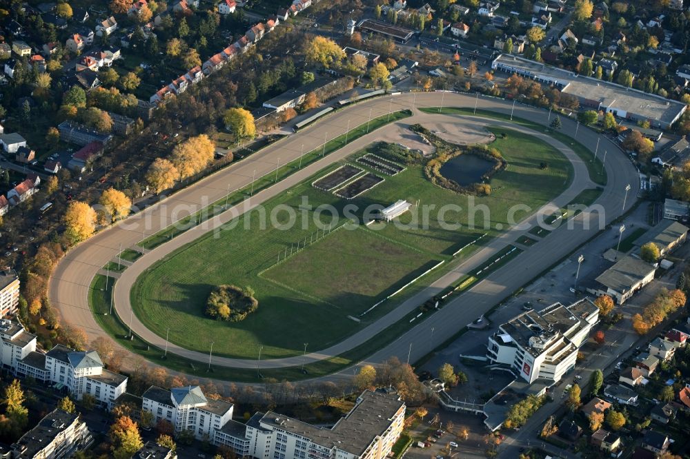 Berlin from the bird's eye view: Harness racing track Trabrennbahn Mariendorf in the district of Tempelhof-Schoeneberg in Berlin, Germany. The historic premises are located on Mariendorfer Damm