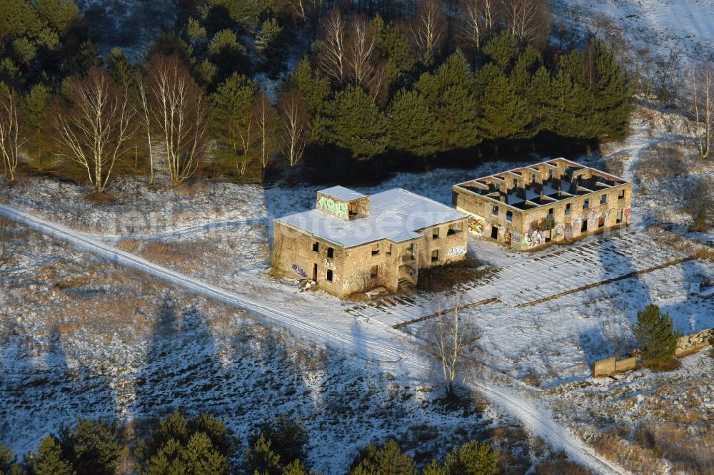 Aerial photograph Beetzsee - Areal of military training ground mit der Ruine eines verfallenden Uebungs- Gebaeudes in Beetzsee in the state Brandenburg