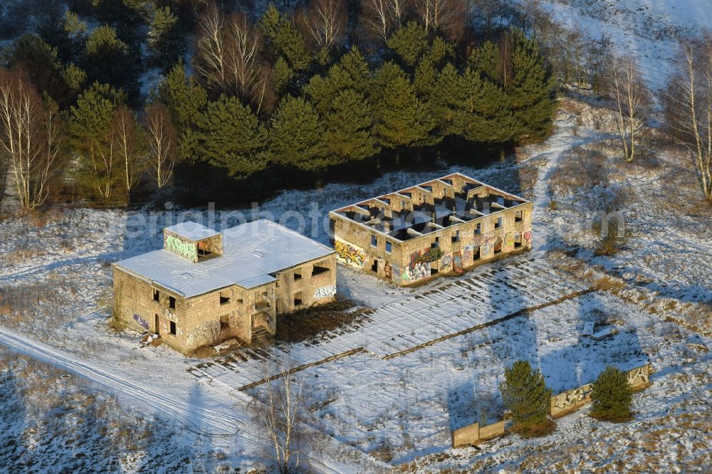 Beetzsee from above - Areal of military training ground mit der Ruine eines verfallenden Uebungs- Gebaeudes in Beetzsee in the state Brandenburg