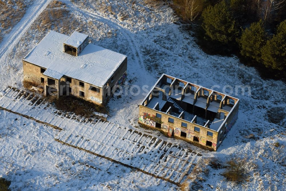 Aerial photograph Beetzsee - Areal of military training ground mit der Ruine eines verfallenden Uebungs- Gebaeudes in Beetzsee in the state Brandenburg