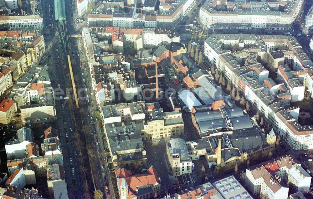 Berlin - Prenzlauer Berg from the bird's eye view: Gelände der umgebauten Kulturbrauerei Berlin - Prenzlauer Berg an der Schönhauser Allee.