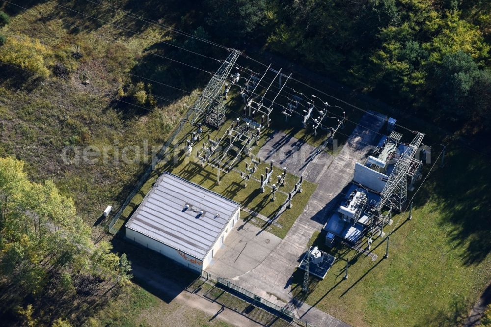 Fürstenwalde/Spree from above - Site of the substation for voltage conversion and electrical power supply Am Bahndamm in Fuerstenwalde/Spree in the state Brandenburg, Germany