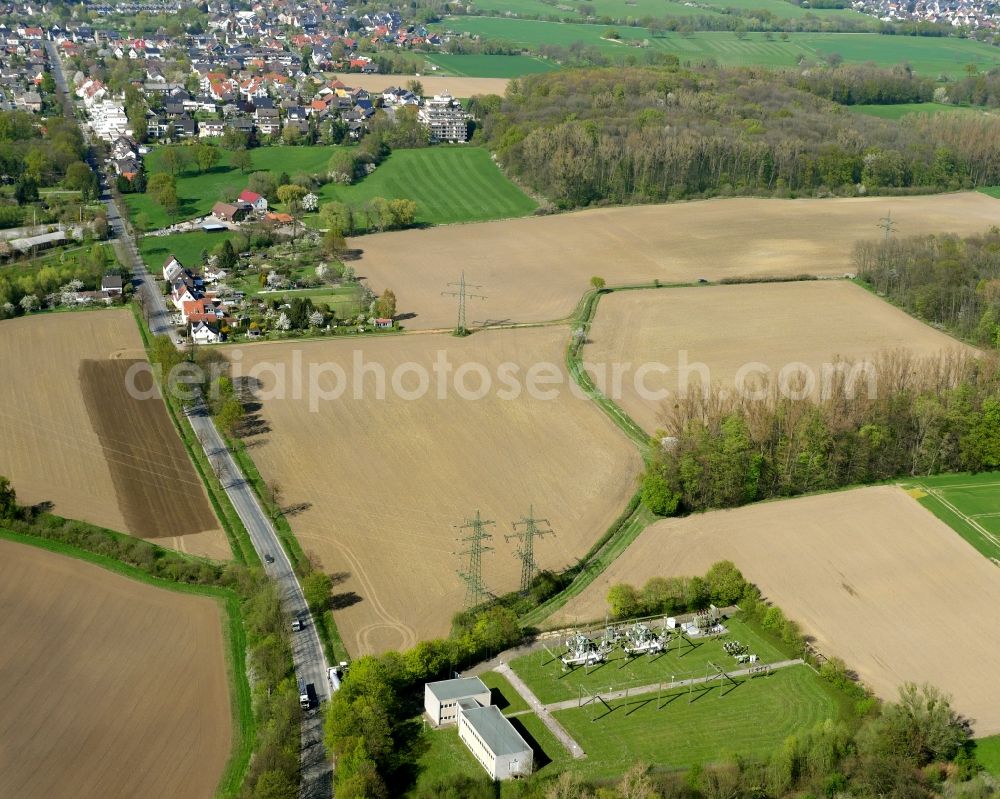 Aerial image Hamm - Site of the substation for voltage conversion and electrical power supply and agricultural fields on Martinstrasse in the South of the Lohauserholz neighborhood in Hamm in the state of North Rhine-Westphalia. The site is a fracking test site