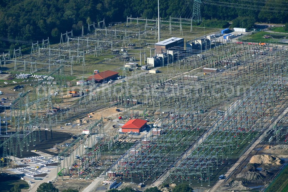 Aerial image Hamburg - Site of the substation for voltage conversion and electrical power supply on Hegenredder in the district Billstedt in Hamburg, Germany