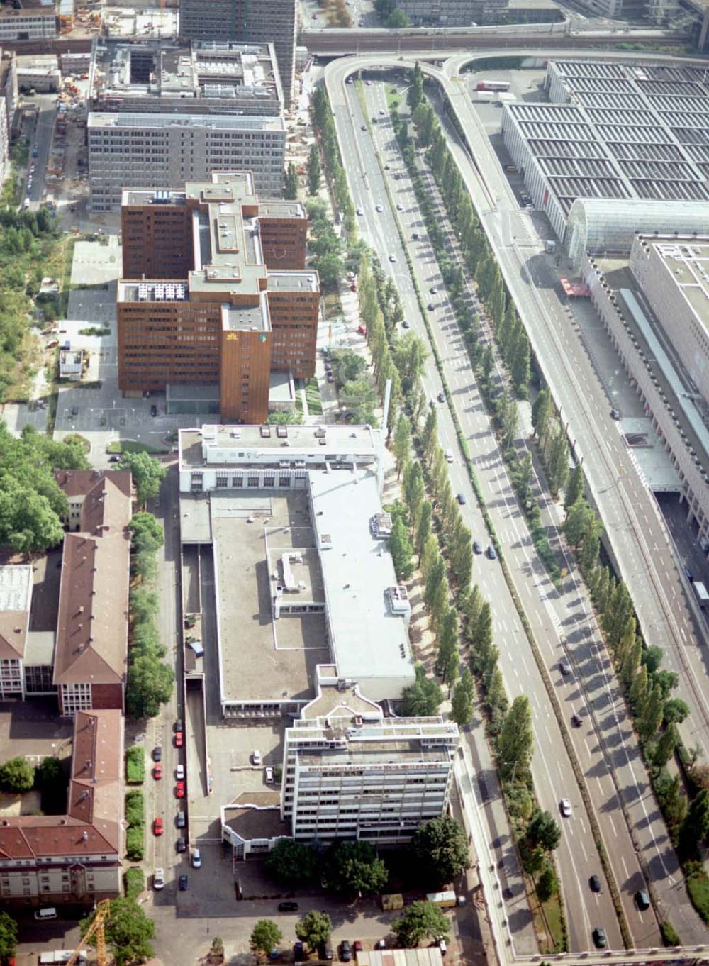 Aerial photograph Frankfurt am Main - Gelände der Union-Druckerei an der Theodor-Heuss-Allee 90-98 in Frankfurt / Main.