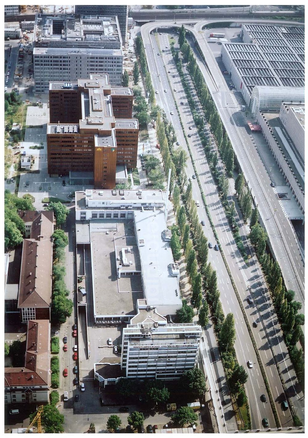 Aerial image Frankfurt am Main - Gelände der Union-Druckerei an der Theodor-Heuss-Allee 90-98 in Frankfurt / Main. ( Goldenes Haus )