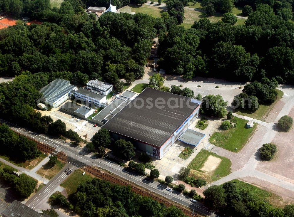 Halle ( Saale ) from the bird's eye view: Site of the event hall and ice rink Volksbank Arena on Gimritzer dam in Halle (Saale) in Saxony-Anhalt