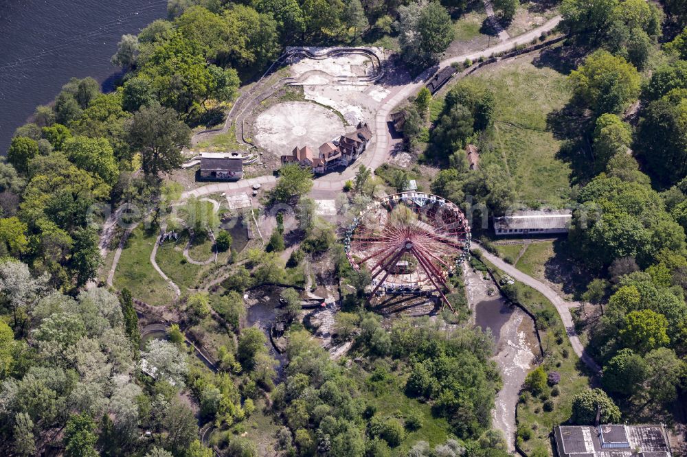 Berlin from the bird's eye view: Grounds of the derelict former amusement Culture park Plaenterwald in the district of Treptow in Berlin