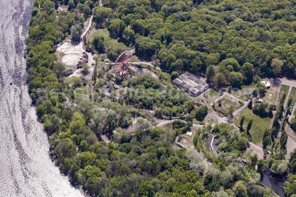 Aerial photograph Berlin - Grounds of the derelict former amusement Culture park Plaenterwald in the district of Treptow in Berlin