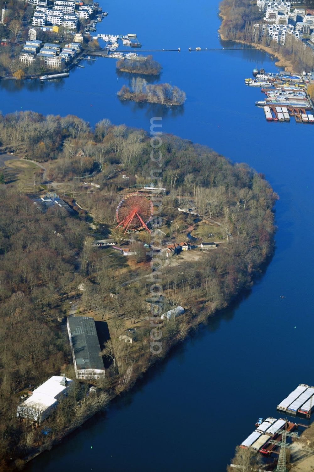 Aerial photograph Berlin - Grounds of the derelict former amusement park Spree / Culture park Plaenterwald in the district of Plaenterwald