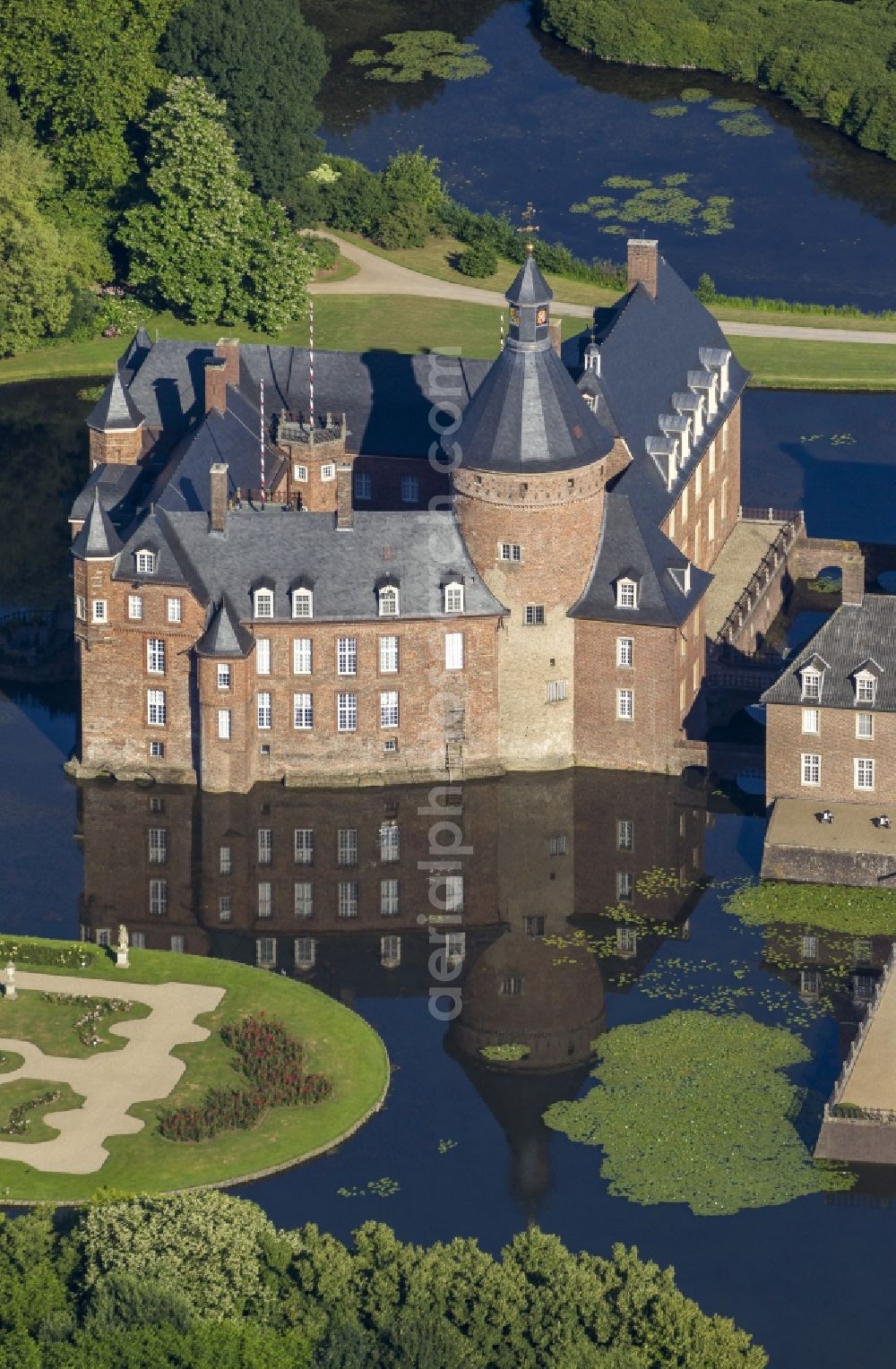 Aerial photograph Isselburg - Grounds of the moated castle Anhalt near Isselburg in North Rhine-Westphalia