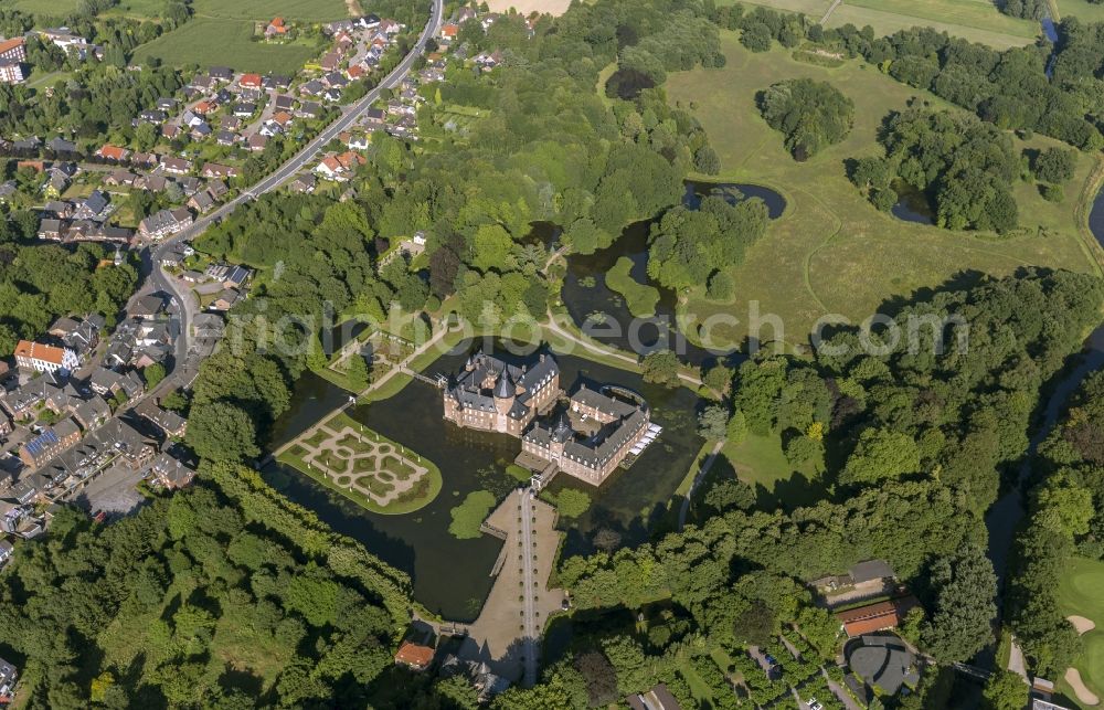 Isselburg from the bird's eye view: Grounds of the moated castle Anhalt near Isselburg in North Rhine-Westphalia