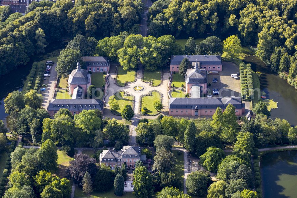 Mönchengladbach Wickrath from the bird's eye view: Grounds of the moated castle Schloss Wickrathberg in the same area of Moenchengladbach in North Rhine-Westphalia