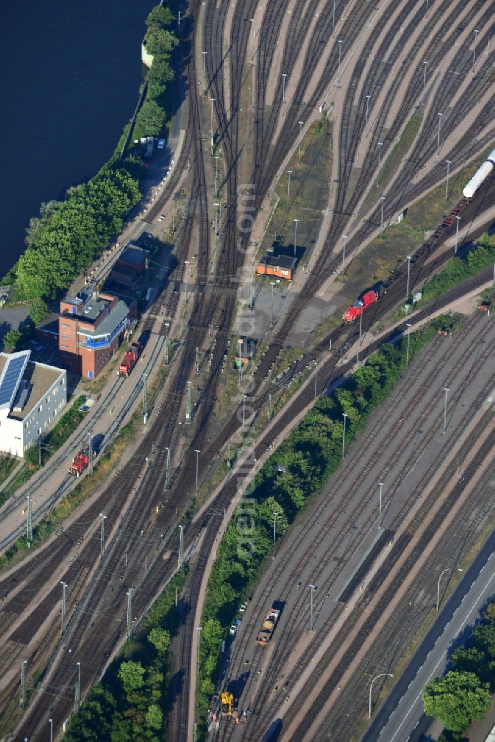 Aerial image Hamburg - Terrain and turnout - interlocking of shunting - station for freight on Spreehafen in Hamburg