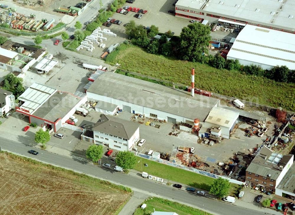 Köln from the bird's eye view: Gelände der WERNER DIENER GmbH & Co KG an der Niederkasseler Straße in 51147 Köln.