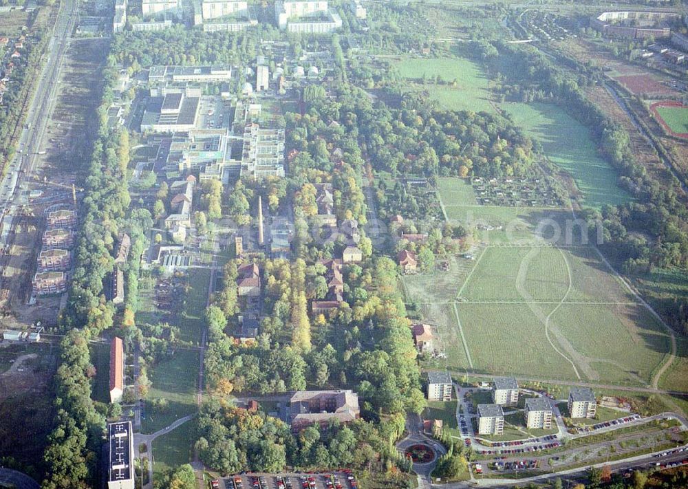 Aerial image Berlin - Marzahn - Gelände des Wilhelm - Griesinger Krankenhauses und der Unfallkklinik am Blumberger Damm in Berlin - Marzahn.