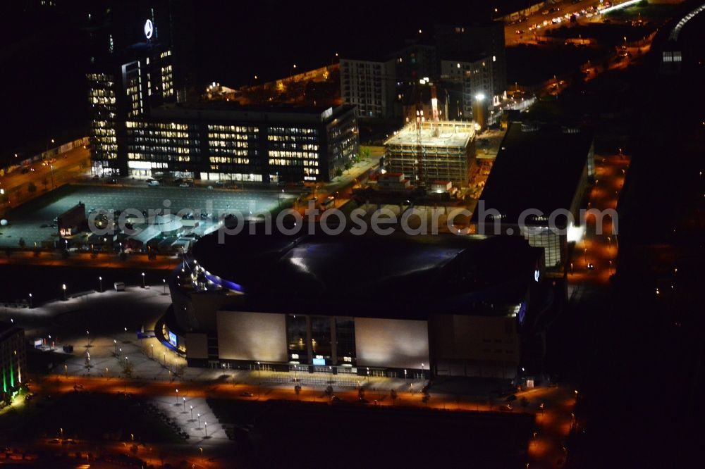 Aerial photograph Berlin - Night image with a view over the grounds of the O2 World in the district Friedrichshain-Kreuzberg in Berlin