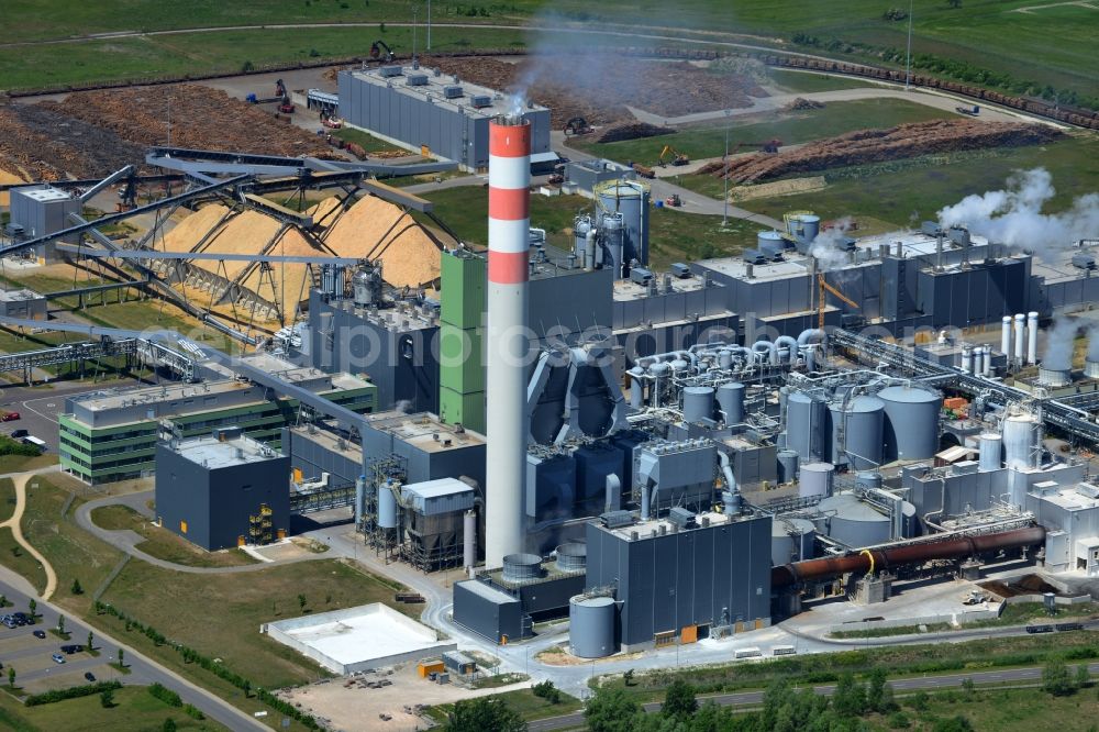 Arneburg from above - Compound of the cellulose factory Zellstoff Stendal in the industrial park of Altmark in Arneburg in the state Saxony-Anhalt. The company is the largest producer of NBSK (Northern Bleached Softwood Kraft) cellulose in Europe. The compound includes chimneys, funnels, silos and other technical equipment