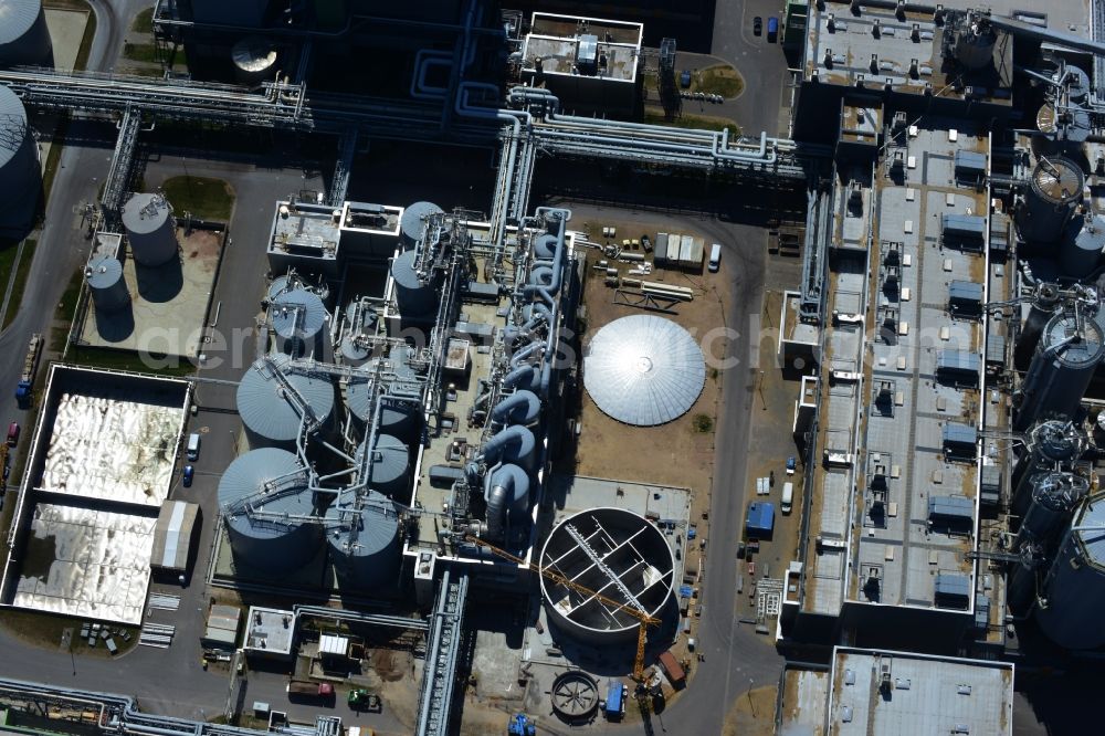 Aerial image Arneburg - Compound of the cellulose factory Zellstoff Stendal in the industrial park of Altmark in Arneburg in the state Saxony-Anhalt. The company is the largest producer of NBSK (Northern Bleached Softwood Kraft) cellulose in Europe. The compound includes silos and other technical equipment