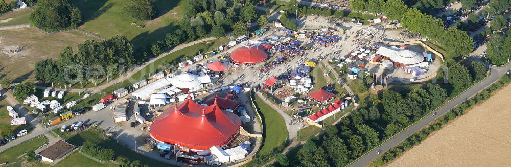 Freiburg from above - Blick auf das Gelände des ZMF Zelt-Musik-Festival Freiburg zur Eröffnung im 25. Jahr seines Bestehens. Das Zelt-Musik-Festival ist eines der ältesten Zeltfestivals in Europa. Sein einmalige Mischung aus Zeltstadt, Natur und Kultur und ein hochkarätiges und vielfältiges Programm haben das Festival zu einem Begriff in der internationalen Festivallandschaft werden lassen. View of the site of the tent ZMF Freiburg Music Festival opening in the 25th Years of its existence. The tent-Music-Festival is one of the oldest tent festivals in Europe. His unique blend of tent city, nature and culture and a high caliber and diverse program have turned the festival into a household name in the international festival landscape.