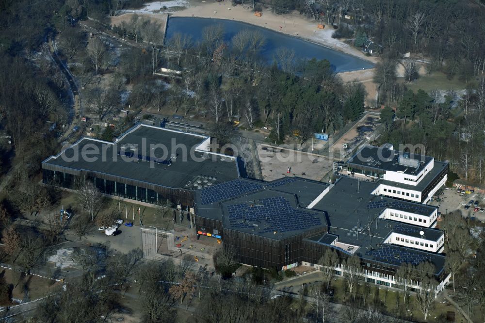 Aerial photograph Berlin - Grounds of the FEZ leisure and recreation center in the Wuhlheide with the lido in the district of Koepenick in Berlin, Germany