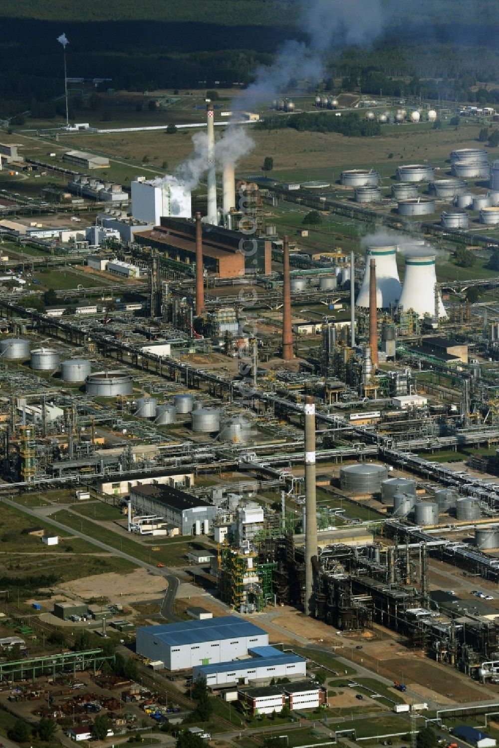 Aerial photograph Schwedt/Oder - View of the site of PCK Refinery GmbH, a petroleum processing plant in Schwedt / Oder in the northeast of the state of Brandenburg