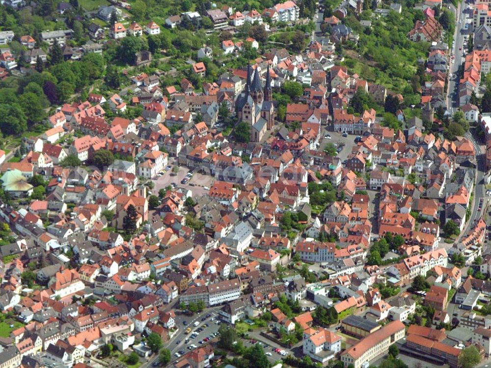 Gelnhausen / Hessen from above - Blick auf 63571 Gelnhausen in Hessen.Gelnhausen hat 21.799 Einwohner und ein Gesamtfläche von 45,19 km². Gut zu sehen ist auch die Marienkirche, welche seit 1999 durch die Stiftung Marienkirche finanziert wird. Über mehrere Jahrhunderte hinweg ist die Marienkirche z ihrer heutigen Pracht aufgebaut worden.