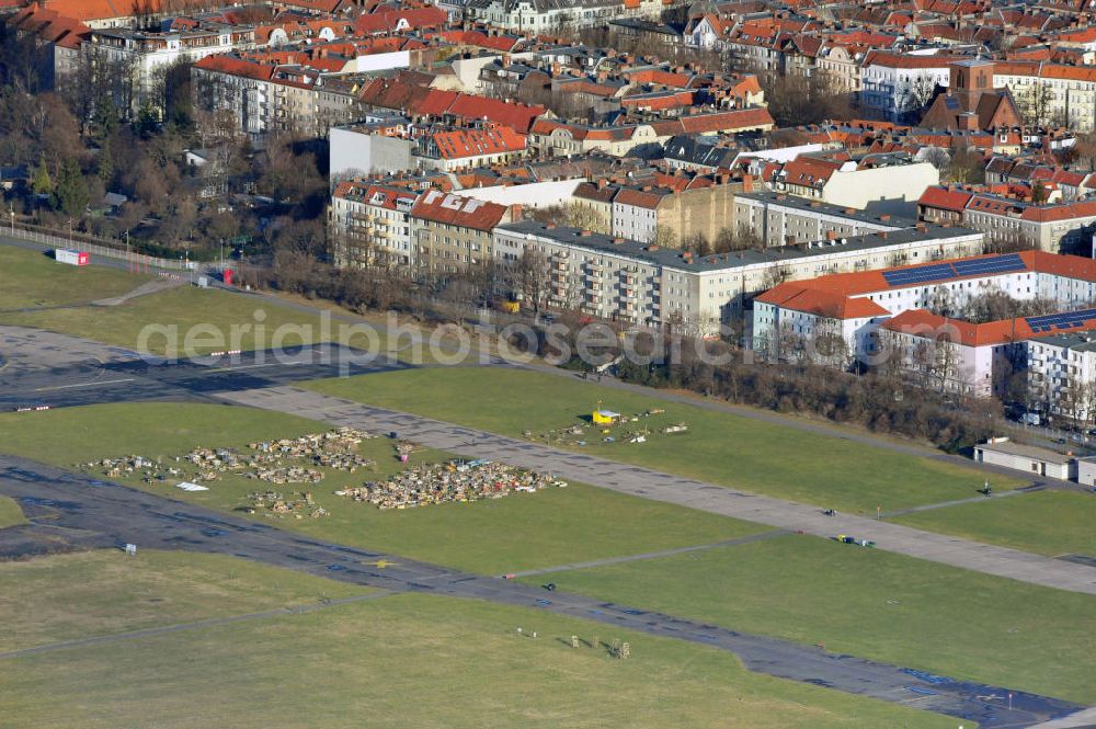 Aerial photograph Berlin - View of urban collective gardens at the former airport Tempelhof in Berlin. The gardens are meant to be used collaborative and consist of more than 130 raised beds which can be planted and cultivated by every interessted gardener