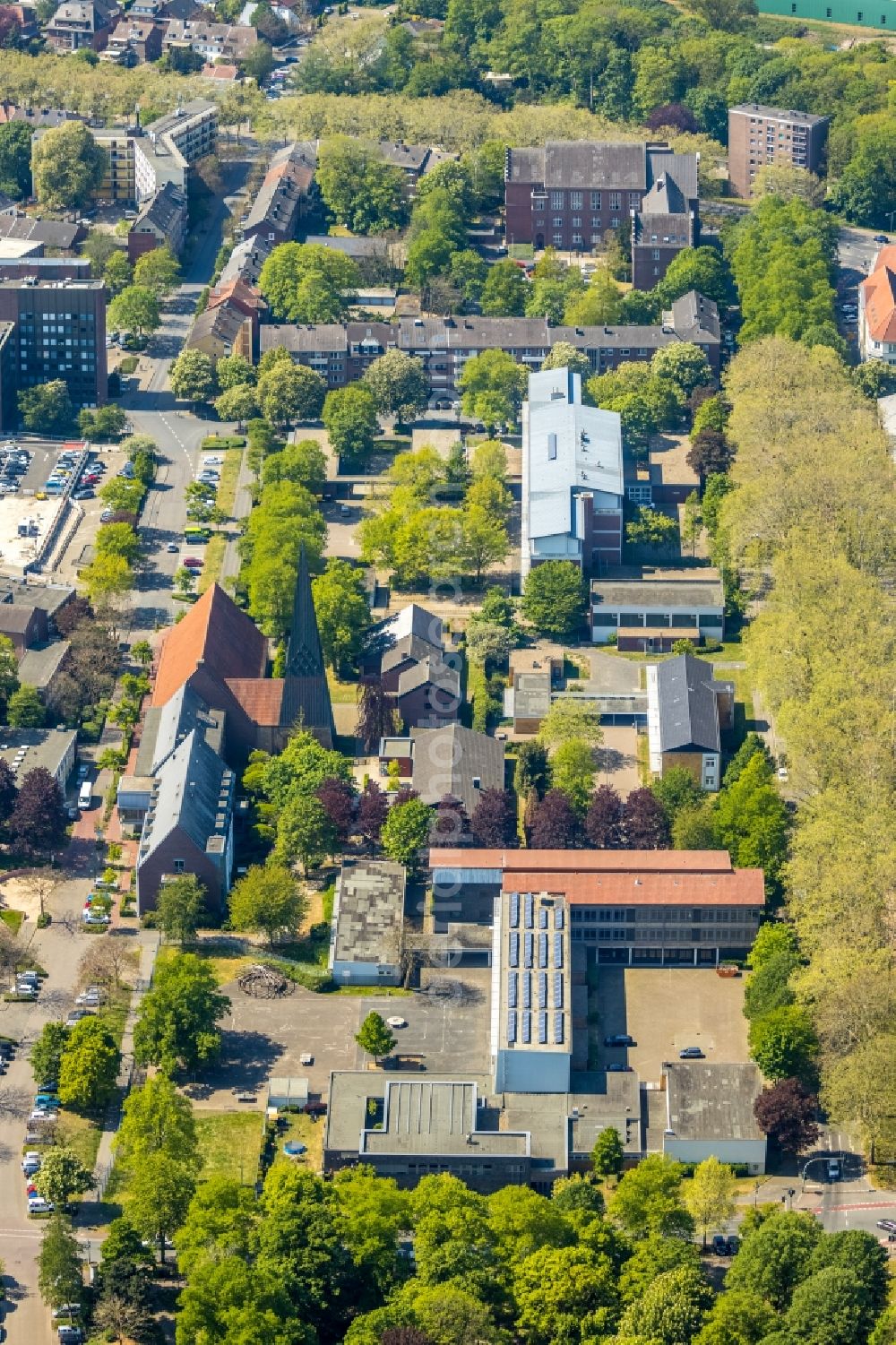 Aerial photograph Wesel - Building of the community main school Martini, Realschule Mitte and Marienstift on Martinistrasse in the district Blumenkamp in Wesel in the state North Rhine-Westphalia, Germany