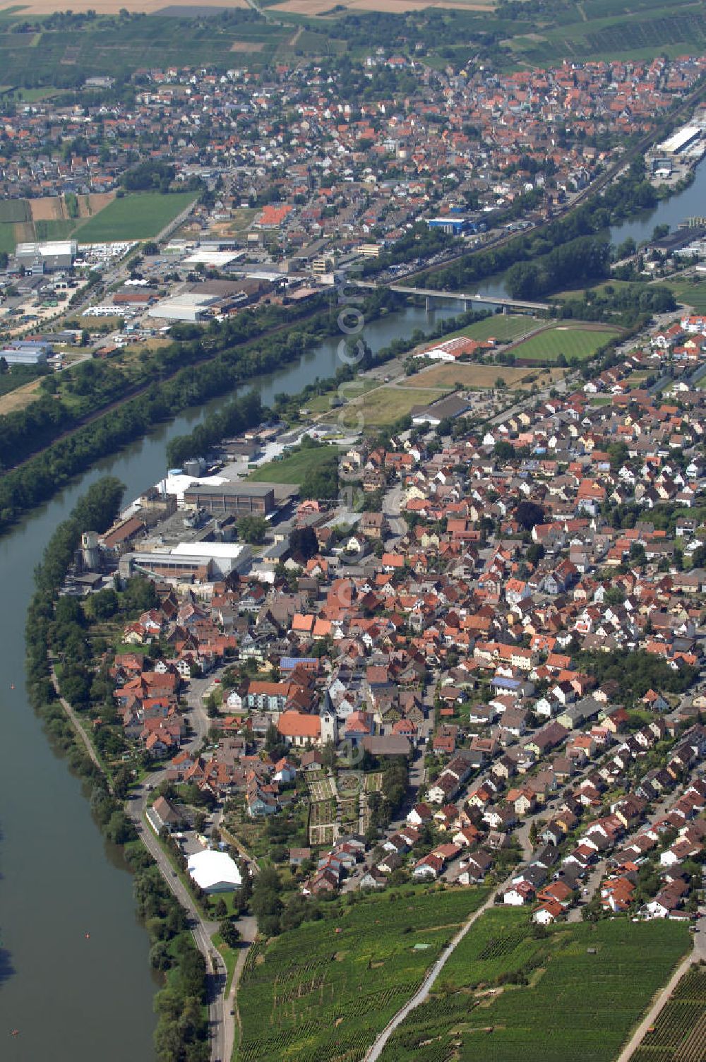 Gemmrigheim from above - Blick über Gemmrigheim und Kirchheim am Neckar. Erkennen kann man u. a. eine Brücke die über den Neckar geht und die Firma Steinbeis Temming Papier GmbH & Co.