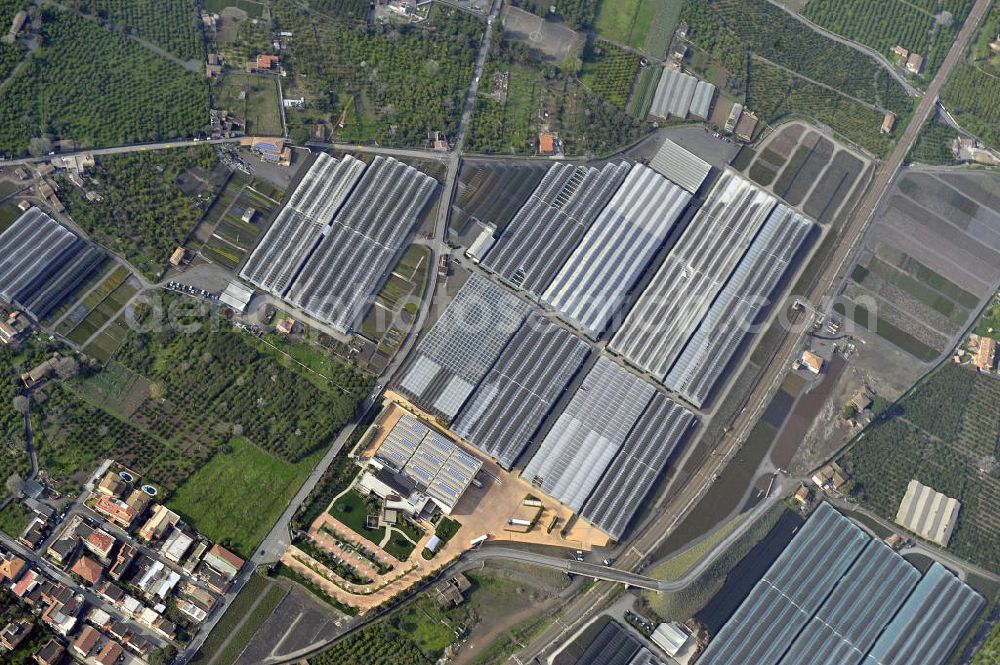 Spinoli from the bird's eye view: Vegetable production in greenhouses in Sicily in Italy Spinoli