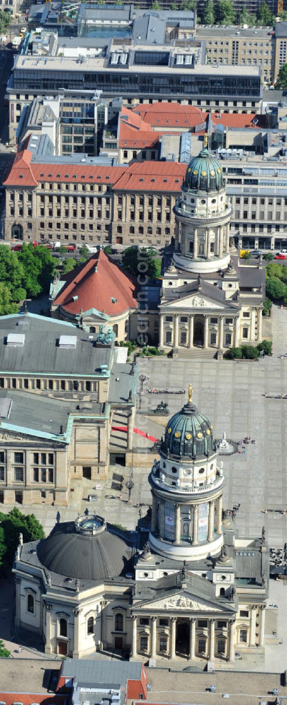 Aerial image Berlin Mitte - Blick auf den Gendarmenmarkt mit dem Französischen Dom, dem Deutschen Dom und dem von Karl Friedrich Schinkel erbauten Schauspielhaus. View at the Gendarmenmarkt with the French Cathedral, the German Cathedral and the theater, built by Karl Friedrich Schinkel.