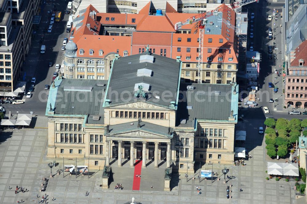 Aerial image Berlin Mitte - Blick auf den Gendarmenmarkt mit dem Französischen Dom, dem Deutschen Dom und dem von Karl Friedrich Schinkel erbauten Schauspielhaus. View at the Gendarmenmarkt with the French Cathedral, the German Cathedral and the theater, built by Karl Friedrich Schinkel.