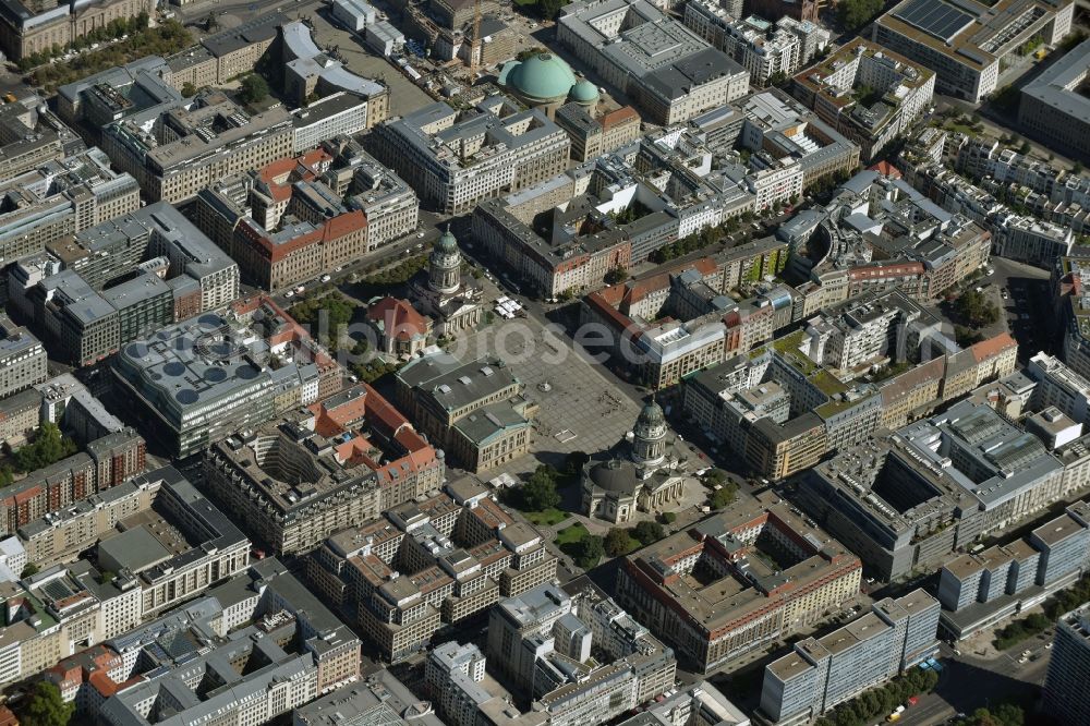 Aerial image Berlin - Place area Gendarmenmarkt with the building ensemble German and French Cathedral, Schauspielhaus in Berlin Mitte