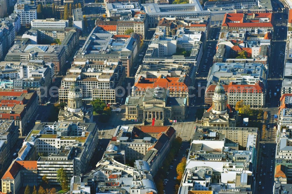 Berlin from the bird's eye view: Place area Gendarmenmarkt with the building ensemble German and French Cathedral, Schauspielhaus in Berlin Mitte